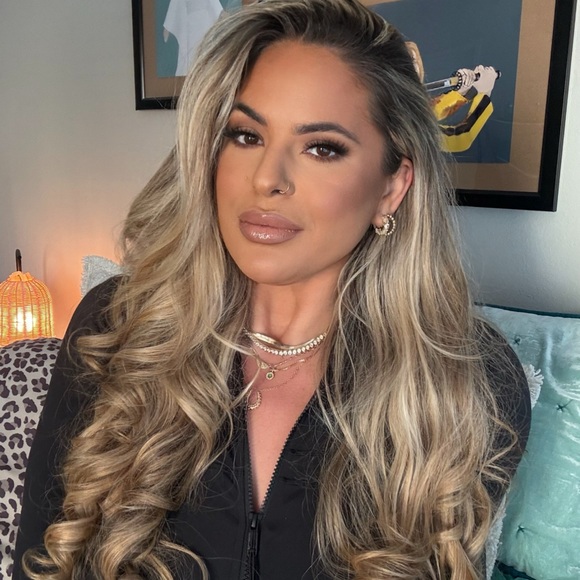 Hey! I’m Amanda ✨ - Picture 4 of 4